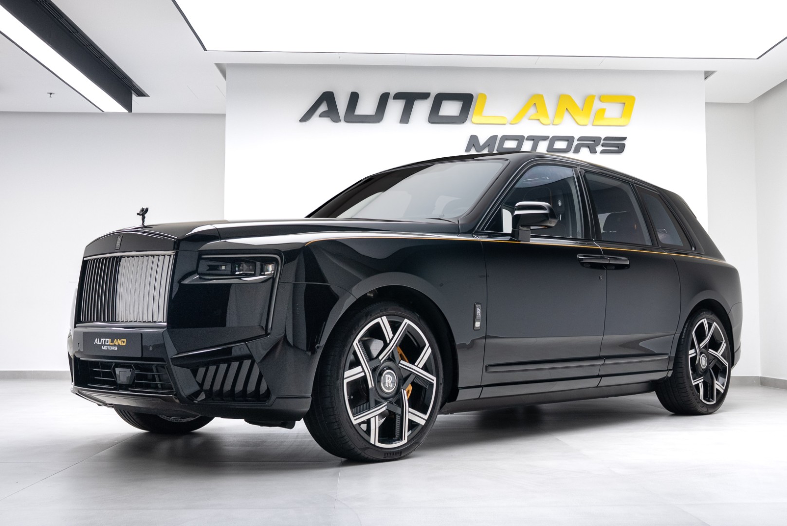2025 GCC ROLLS ROYCE CULLINAN BLACK BADGE. PICNIC SEATS.WARRANTY AND SERVICES